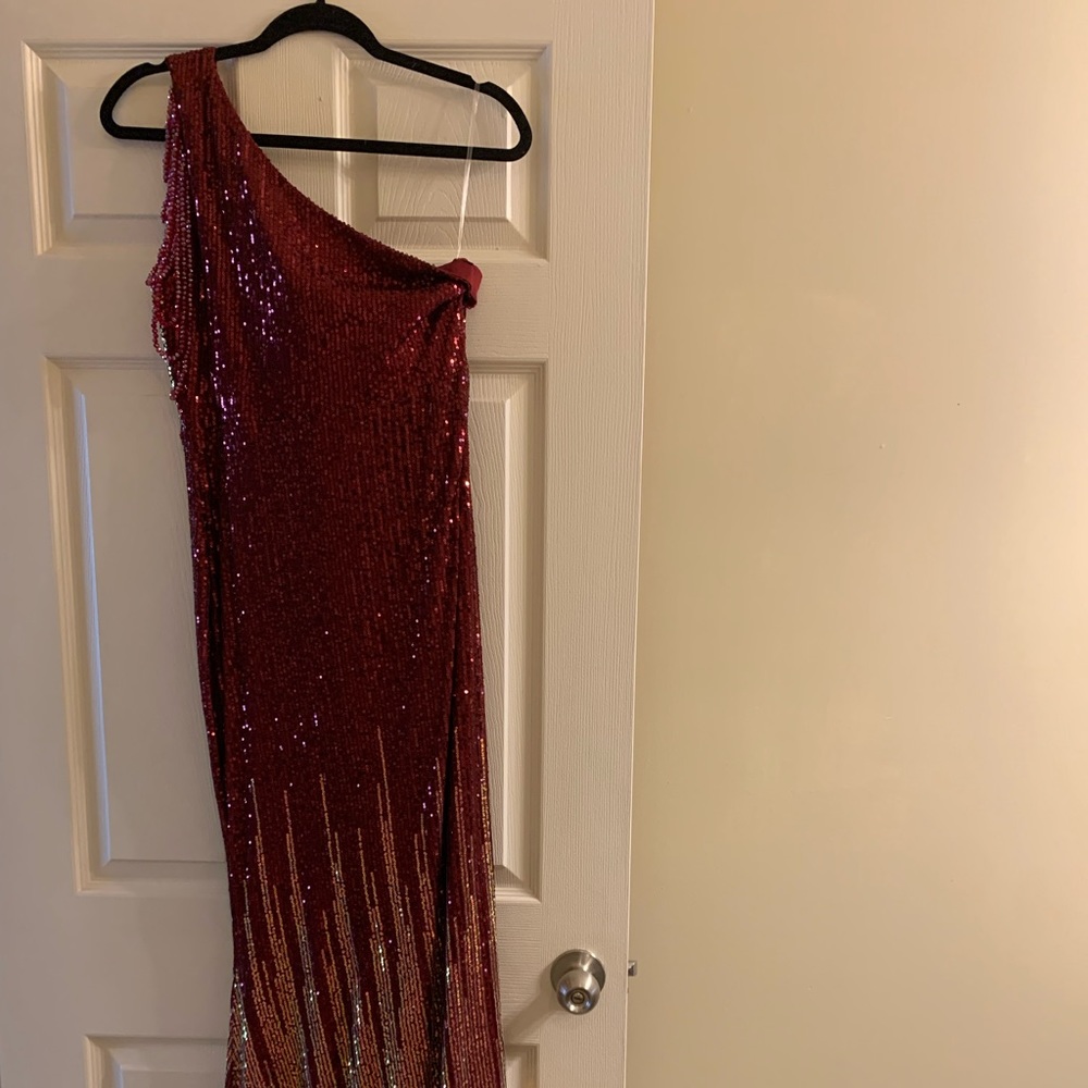 Hi! This is a fitted sequin formal dress - size 11(ish) - Picture 5 of 7